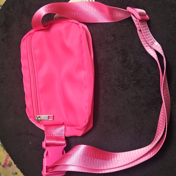 Everyday Belt Bag Fanny Pack Waist Adjustable Strap Ponk NWT - Picture 3 of 5